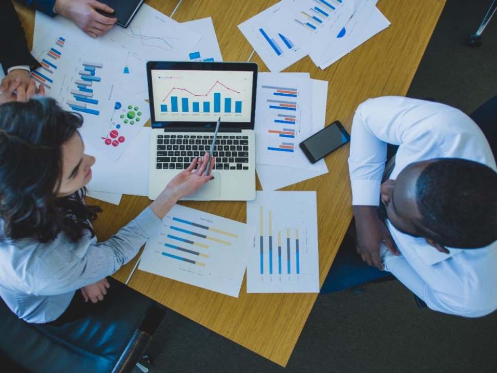 OKRs financeiros KPIs estratégicos